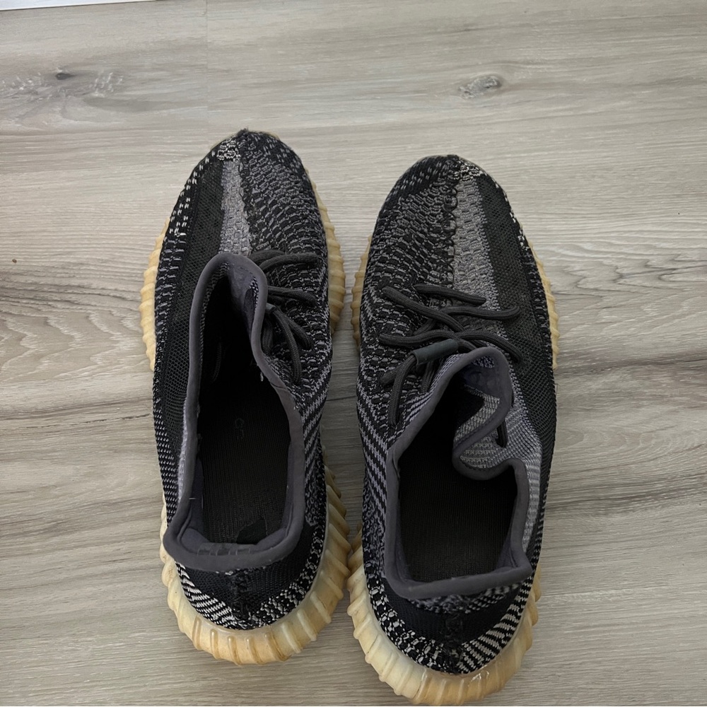 Yeezy men’s sneaker - Picture 3 of 6